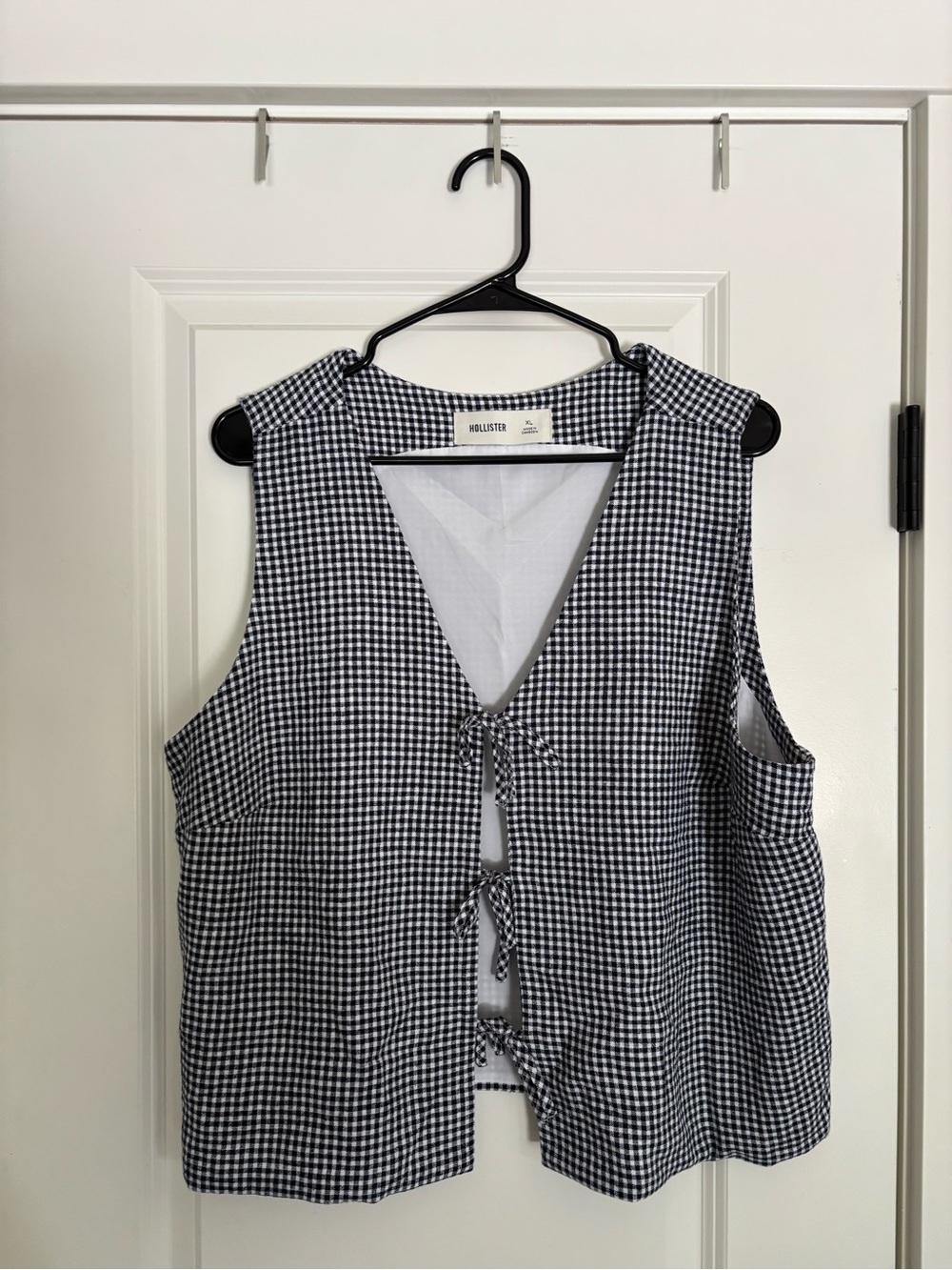 Hollister Black & White Gingham Tie-Front Sleeveless Blouse